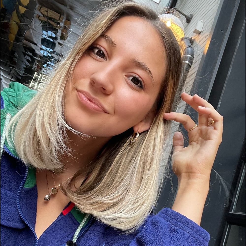 Meet your Posher, Claudia